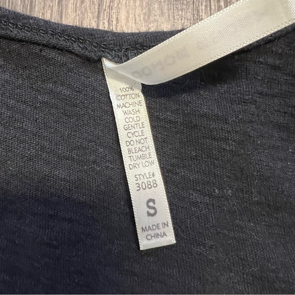 Color Story Black Sleeveless Ruffled Buttoned Round Neck Fitted Tank Top Shirt S - Picture 5 of 10